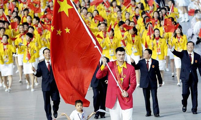 乐鱼体育-罗马训练开放日，关键时刻主帅复盘引欢呼，社区盾在即，医务组通报恢复(官方罗马主帅穆里尼奥下课)