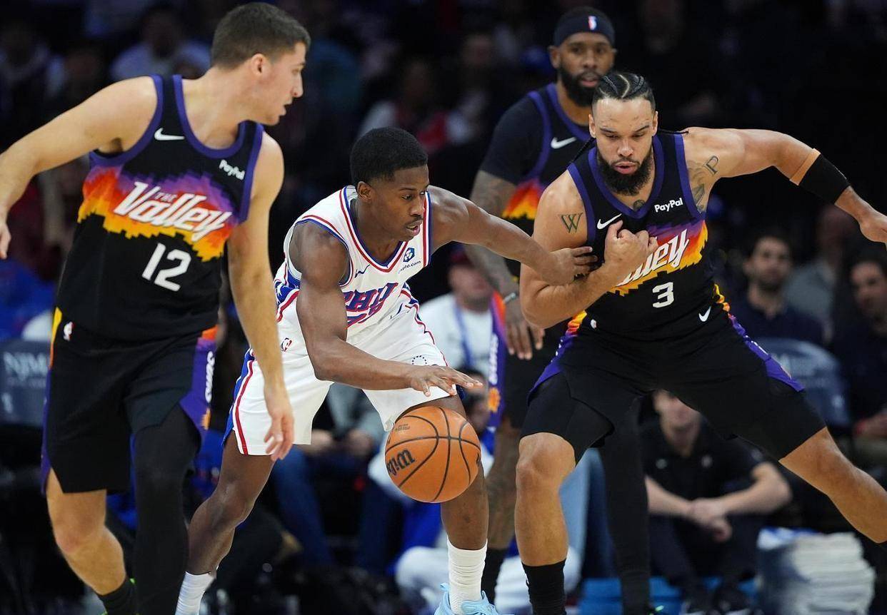 乐鱼app-这也行?洛杉矶湖人围绕西甲手感冰凉尤文图斯清晨遗憾出局,浓眉哥关键节点精彩发挥(湖人赢球艾顿伤情确认)